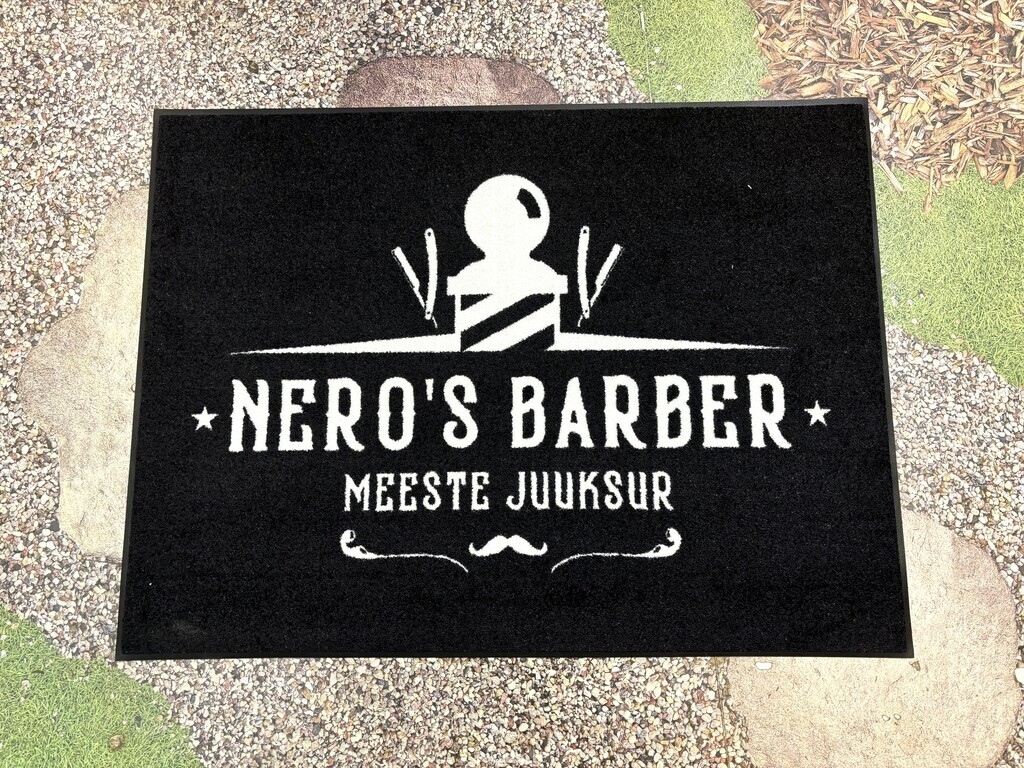 Nero' s Barbar meeste juuksur logovaip