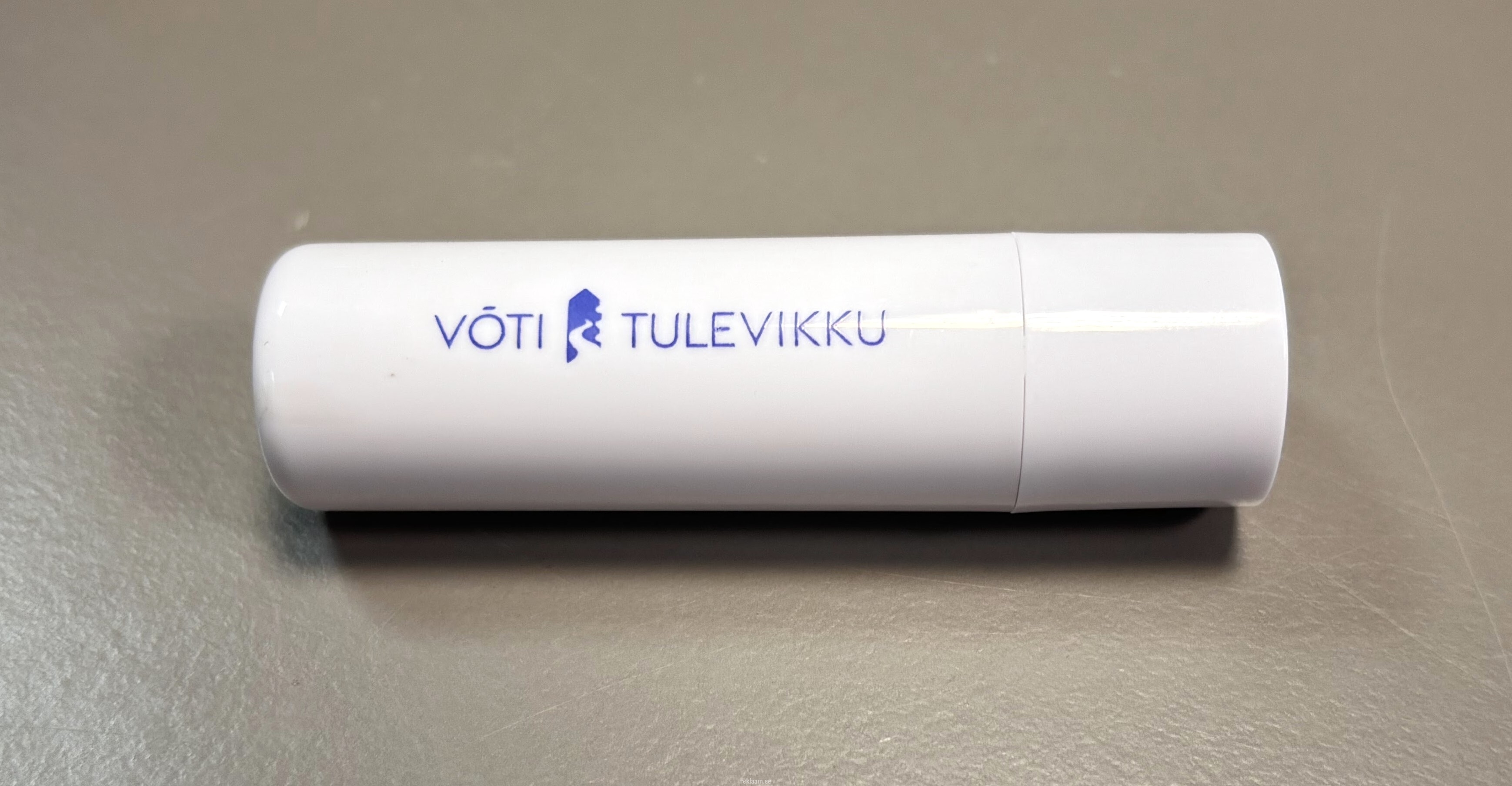 Võti tulevikku logoga huulepulk