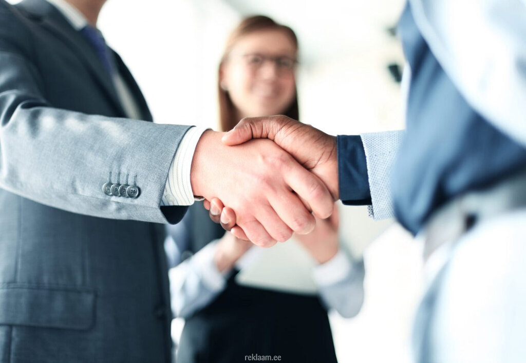 eraisikutele ja ettevõtetele mõeldud eralaen.