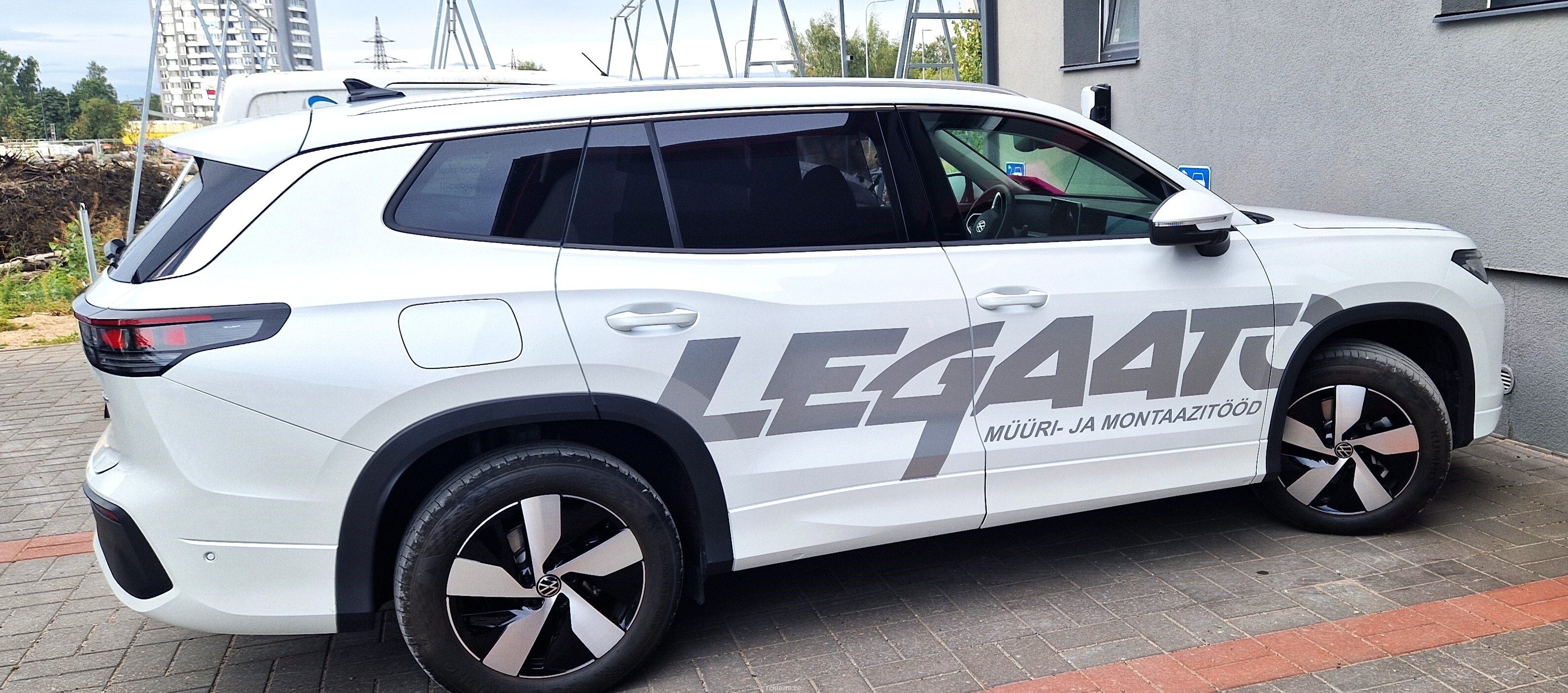 Legaato autokleebised