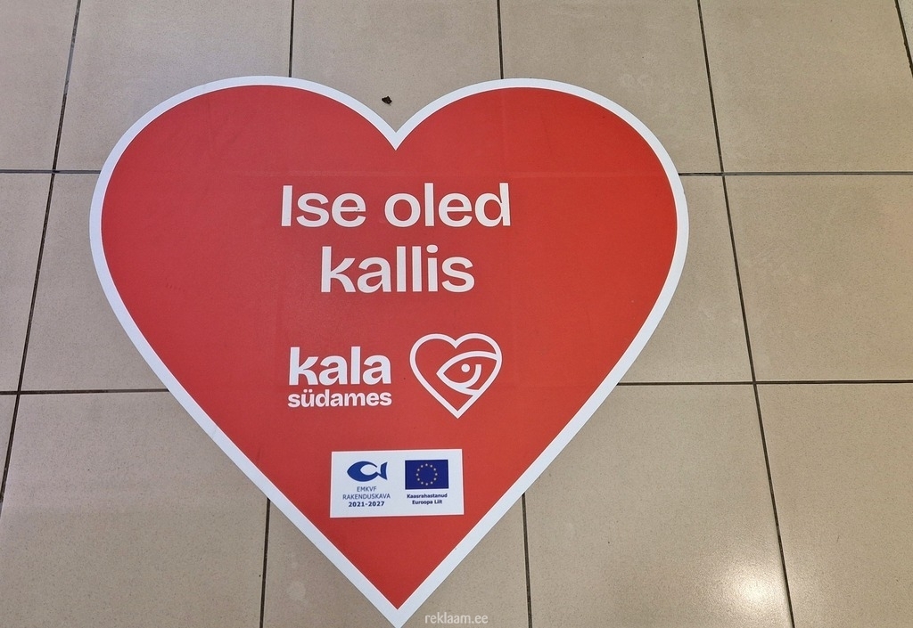 Kala südames põrandakleebis