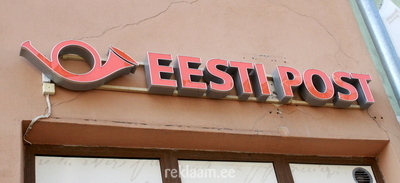 Eesti Post valgustähed fassaadil