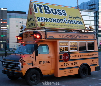 Mikrobuss reklaamipinnana