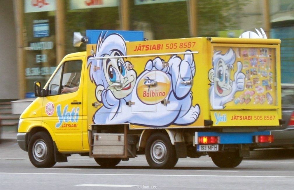 Jätsiabi kleebitud reklaamauto
