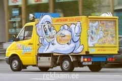 Jätsiabi kleebitud reklaamauto