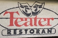 Restoran Teater seinale värvitud logo