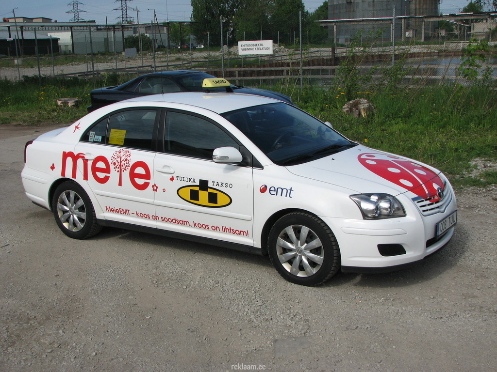 Meie EMT kampaania kleebised Tulika Taksodel