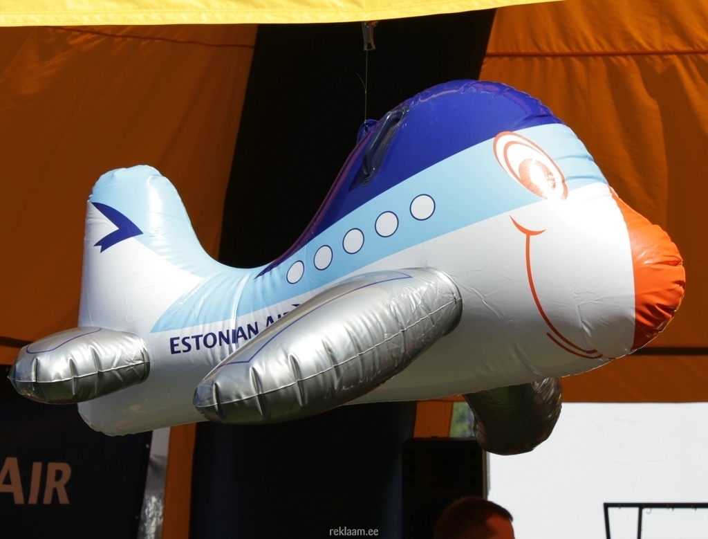 Estonian Air - täispuhutav lennuk
