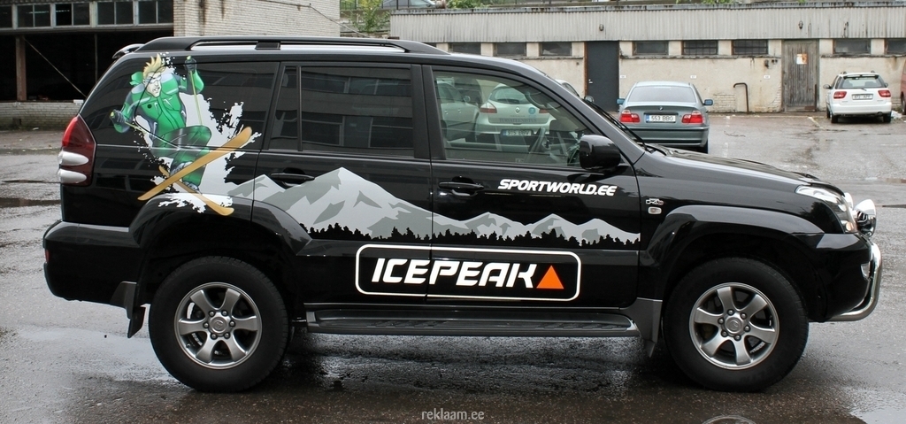 Icepeak maastur reklaamkleebistega