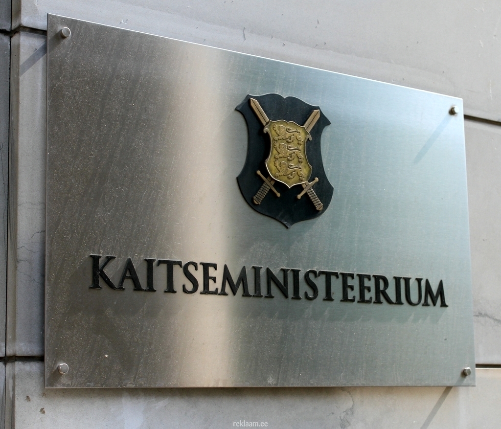 Kaitseministeeriumi fassaadisilt 