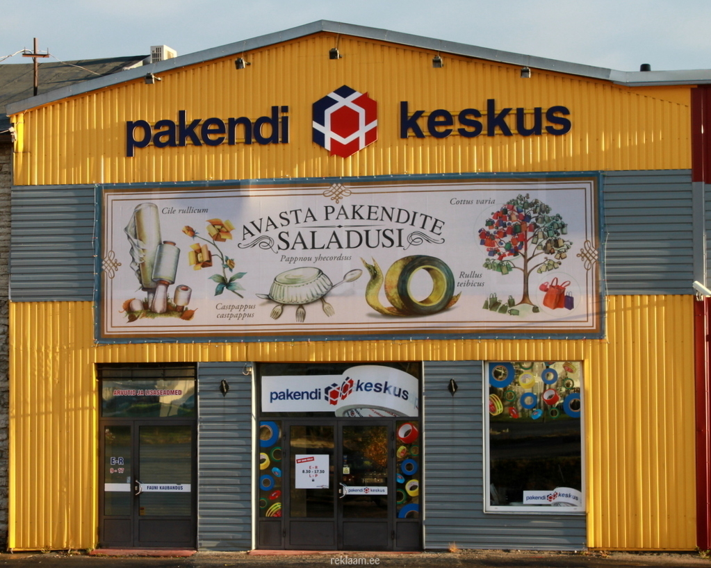 Pekendi Keskuse fassaadireklaam