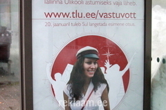 Tallinna Ülikooli reklaam bussipeatuses