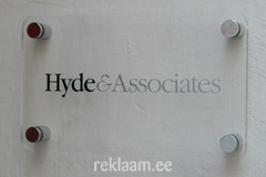 Hyde 10 mm pleksist freesitud fassaadisilt