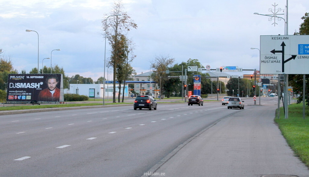 Reklaamtreiler Pärnu maanteel 