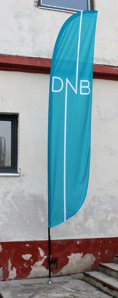 DNB uus logo eksponeeritud 4,8m reklaamlipul. Mis rahvakeeli rannalipp. Vaata lisa: http://www.stereomeedia.ee/lipud