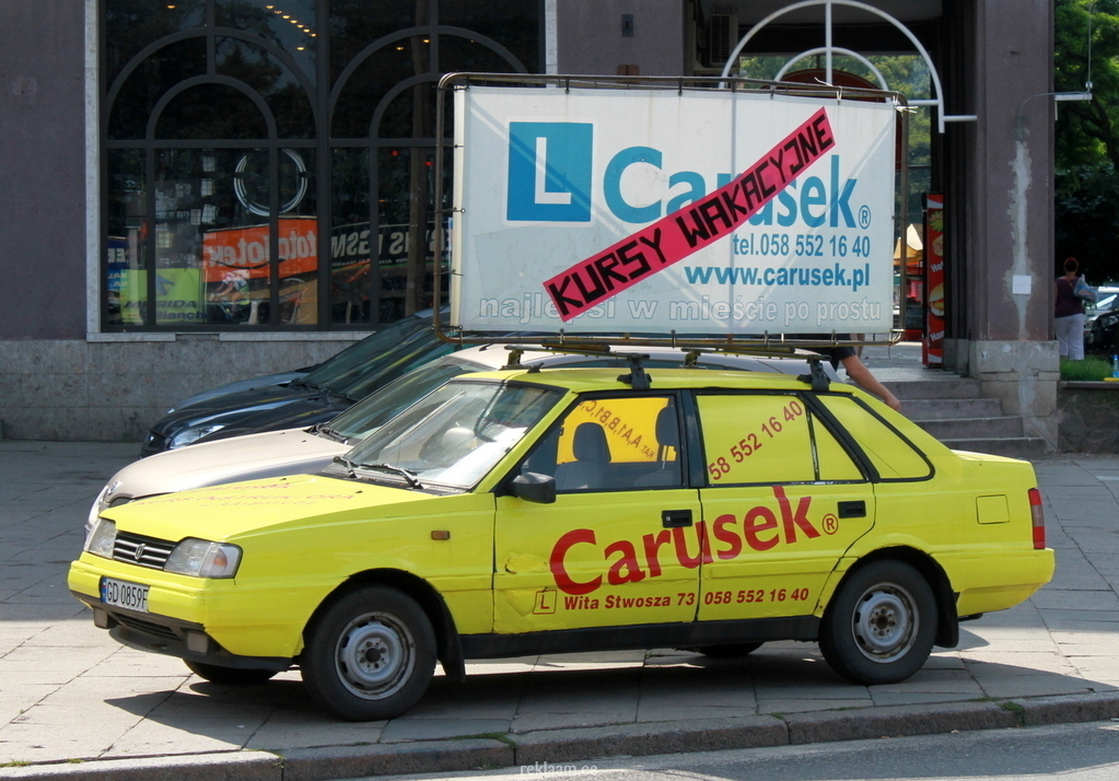 Reklaam auto katusel