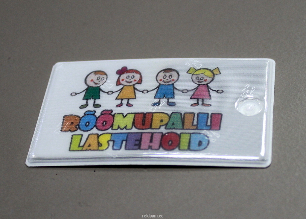 Rõõmupalli lastehoiule trükitud logoga helkur. Vaata lisa: http://helkurid.ee/helkur