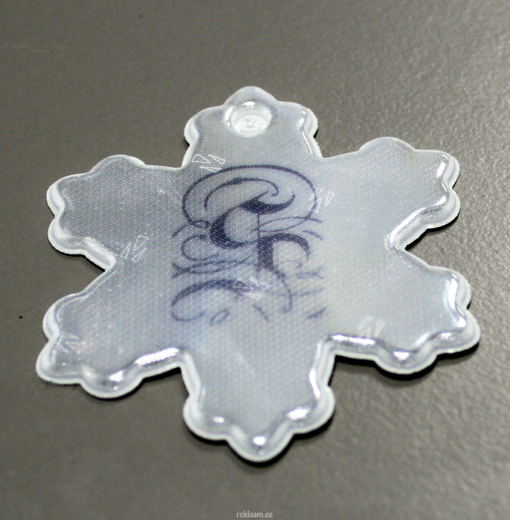 Lumehelbekese kujuga pehme helkur, mille sisse on trükitud logo. Vaata lisa: http://helkurid.ee/helkur