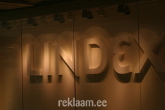 Lindex pealtvalgustusega reklaamtähed