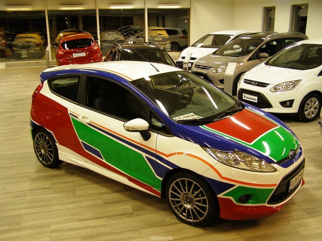 Üle kleebitud Ford Fiesta.