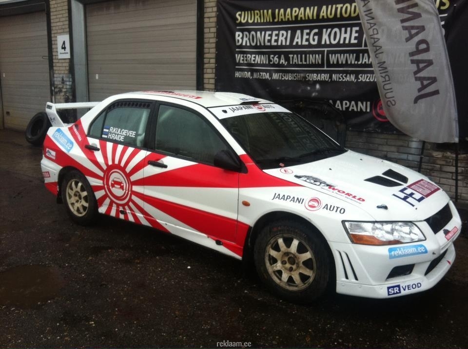 Saaremaa RAlli 2012 - rallika kleepimine