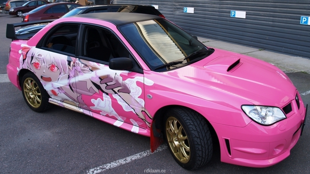 Roosaks kleebitud Subaru Impreza WRX.