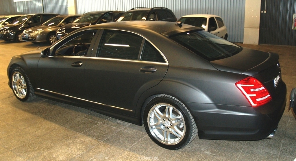 Mercedes-Benz S600 Carlsson kleebitud üle mattmustaks.