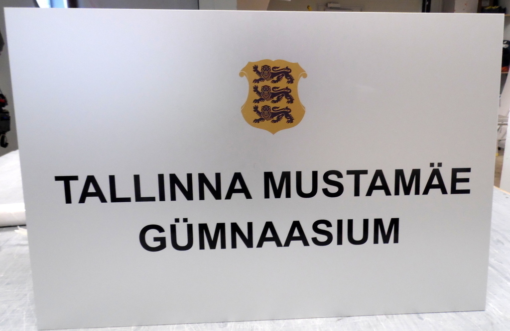 Mustamäe Gümnaasium fassaadisilt