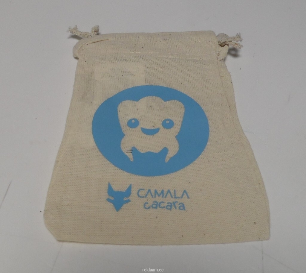 Camala logoga riidest kotike