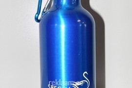 Logoga joogipudel