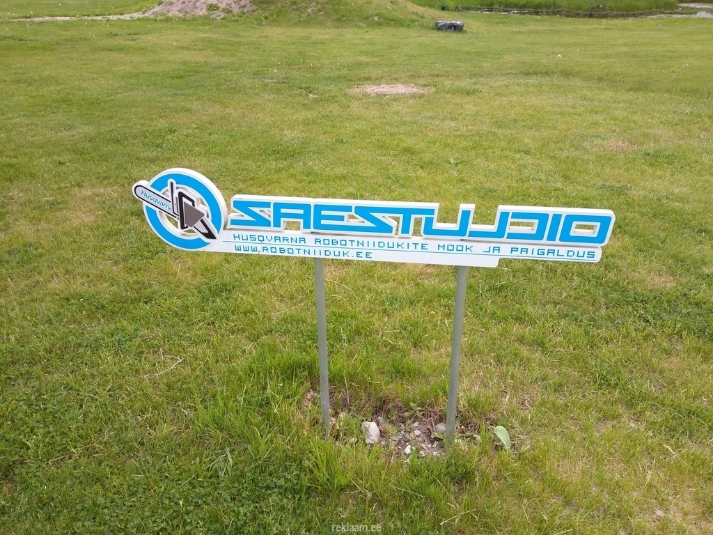 Saestuudio freesitud logosilt