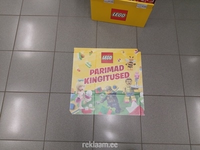Reklaamkleebised põrandal - Lego