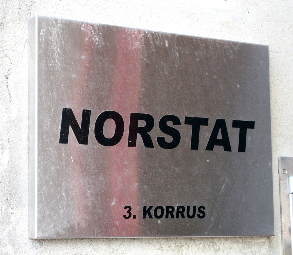 Norstat roostevaba fassaadisilt