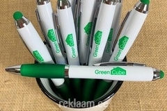 Green Cube logoga pastakad