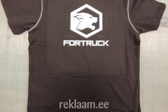 Fortruck logoga t-särk
