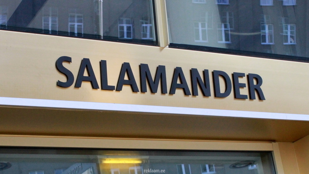 Salamander freesitud tähed