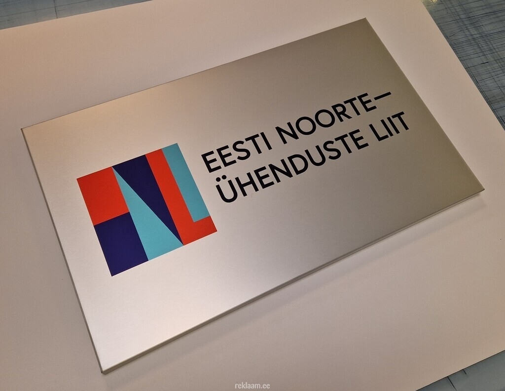 Eesti Noorteühenduste liit logosilt